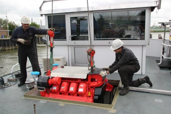 Levering en inbouw Scania DI-16 en ZF keerkoppeling – Teus Vlot Levering en inbouw Scania DI-16 en ZF keerkoppeling - Teus Vlot