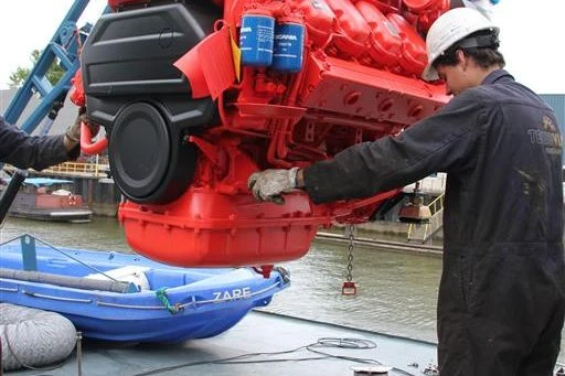 Teus Vlot – Levering en inbouw Scania DI-16 en ZF keerkoppeling Teus Vlot - Levering en inbouw Scania DI-16 en ZF keerkoppeling
