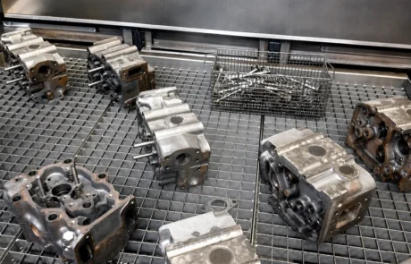 Ultrasoon reinigen van motorblokken Teus Vlot